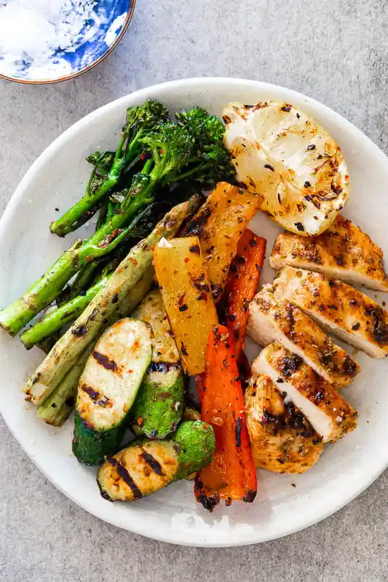 Grilled chicken with vegetables